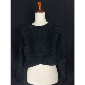 Cropped velvet black sweater